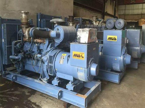 凤庆发电机组带负载降电压是什么原因照成的？