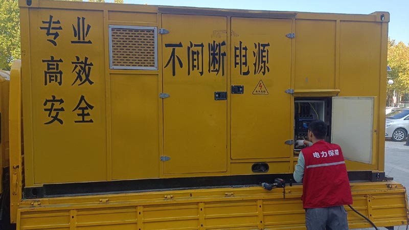 凤庆柴油发电机组和UPS电源配合使用时，如何避免切换过程中的电力中断？
